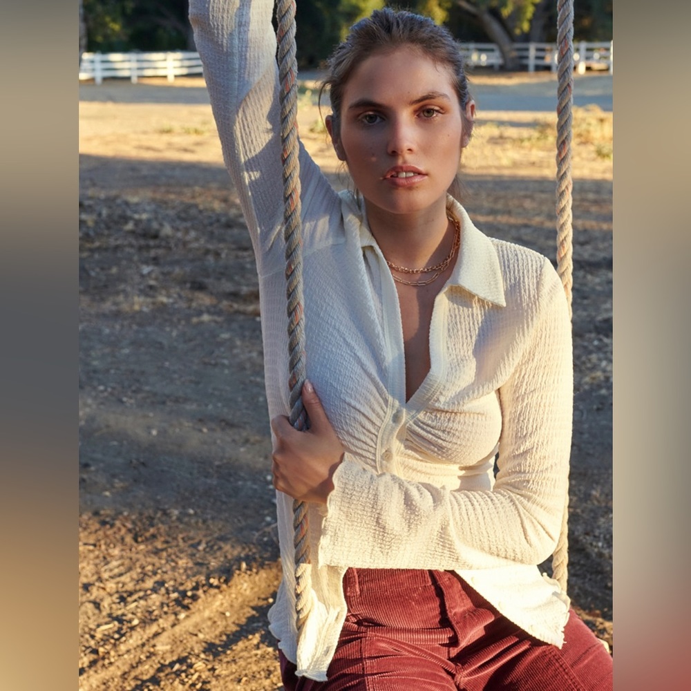 Button Up Top - Picture 6 of 6